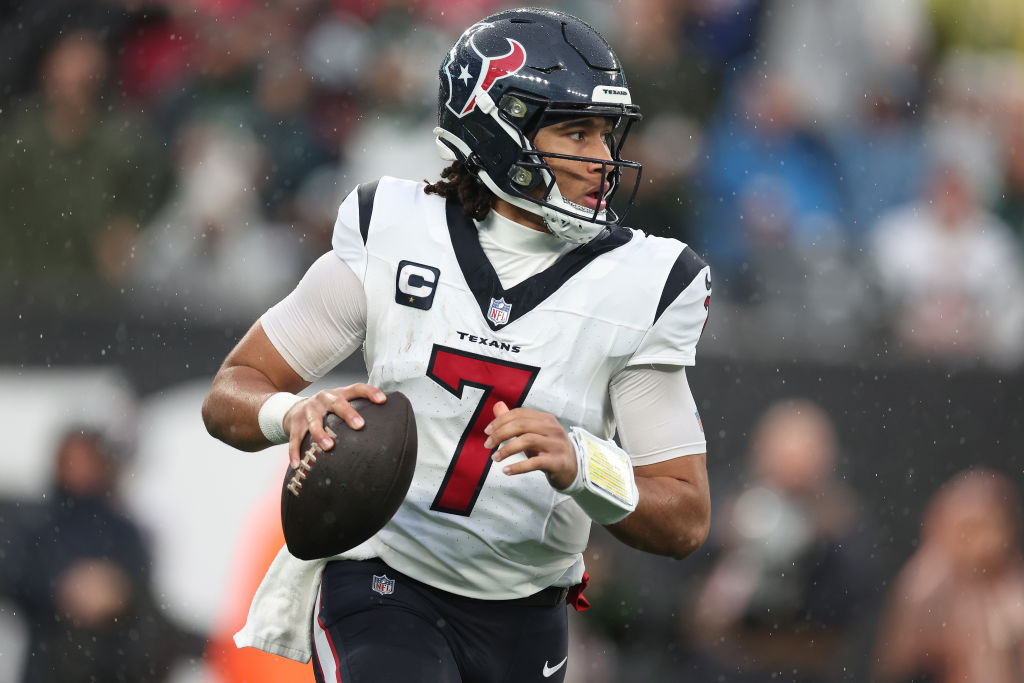 EAST RUTHERFORD, NEW JERSEY - DECEMBER 10: C.J. Stroud #7 of the Houston Texans looks to throw the ball during the second half against the New York Jets at MetLife Stadium on December 10, 2023 in East Rutherford, New Jersey. (Photo by Al Bello/Getty Images)