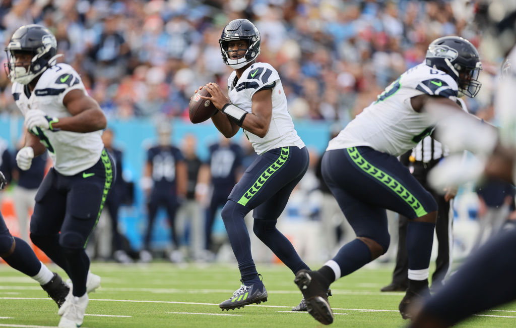 NASHVILLE, TENNESSEE - DECEMBER 24: Geno Smith #7 of the Seattle Seahawks against the Tennessee Titans at Nissan Stadium on December 24, 2023 in Nashville, Tennessee. (Photo by Andy Lyons/Getty Images)