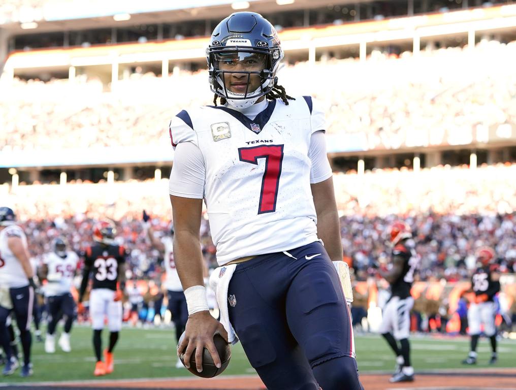 CINCINNATI, OHIO - NOVEMBER 12: C.J. Stroud #7 of the Houston Texans runs for a touchdown during the fourth quarter against the Cincinnati Bengals at Paycor Stadium on November 12, 2023 in Cincinnati, Ohio. (Photo by Dylan Buell/Getty Images)