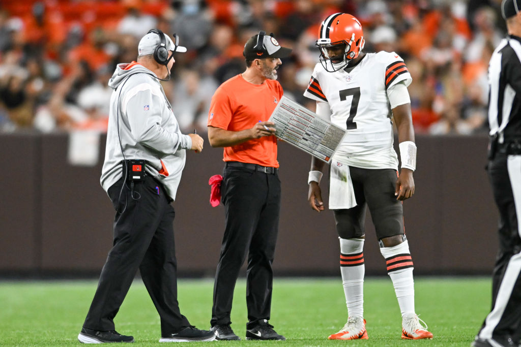CLEVELAND, OH - AUGUST 27: Head coach Kevin Stefanski of the Cleveland Browns talks with Jacoby Brissett #7 during the first half of a preseason game against the Chicago Bears at FirstEnergy Stadium on August 27, 2022 in Cleveland, Ohio. (Photo by Nick Cammett/Getty Images)