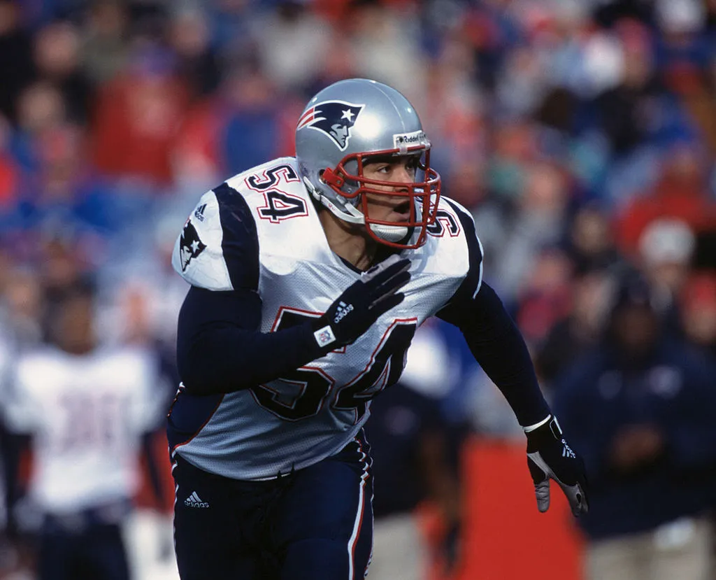 16 Dec 2001: Tedy Bruschi #54 of the New England Patriots running during the game against the Buffalo Bills at the Ralph Wilson Stadium in Orchard Park, New York. The Patriots defeated the Bills 12-9.Credit: Rick Stewart/Getty Images