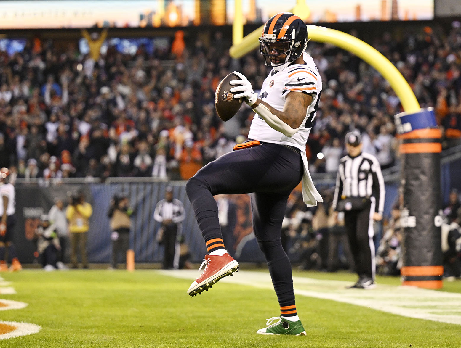 CHICAGO, ILLINOIS - DECEMBER 24: Marcedes Lewis #84 of the Chicago Bears scores a touchdown during the second quarter against the Arizona Cardinals at Soldier Field on December 24, 2023 in Chicago, Illinois. (Photo by Quinn Harris/Getty Images)