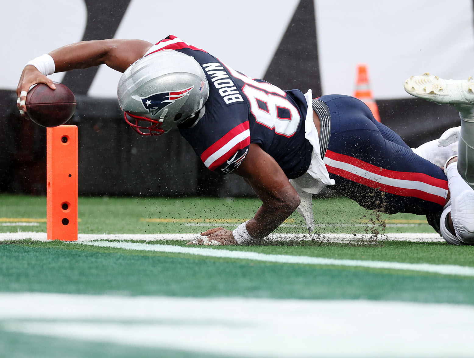 EAST RUTHERFORD, NEW JERSEY - SEPTEMBER 24: Pharaoh Brown #86 of the New England Patriots scores a touchdown in the second quarter of a game against the New York Jets at MetLife Stadium on September 24, 2023 in East Rutherford, New Jersey. (Photo by Al Bello/Getty Images)