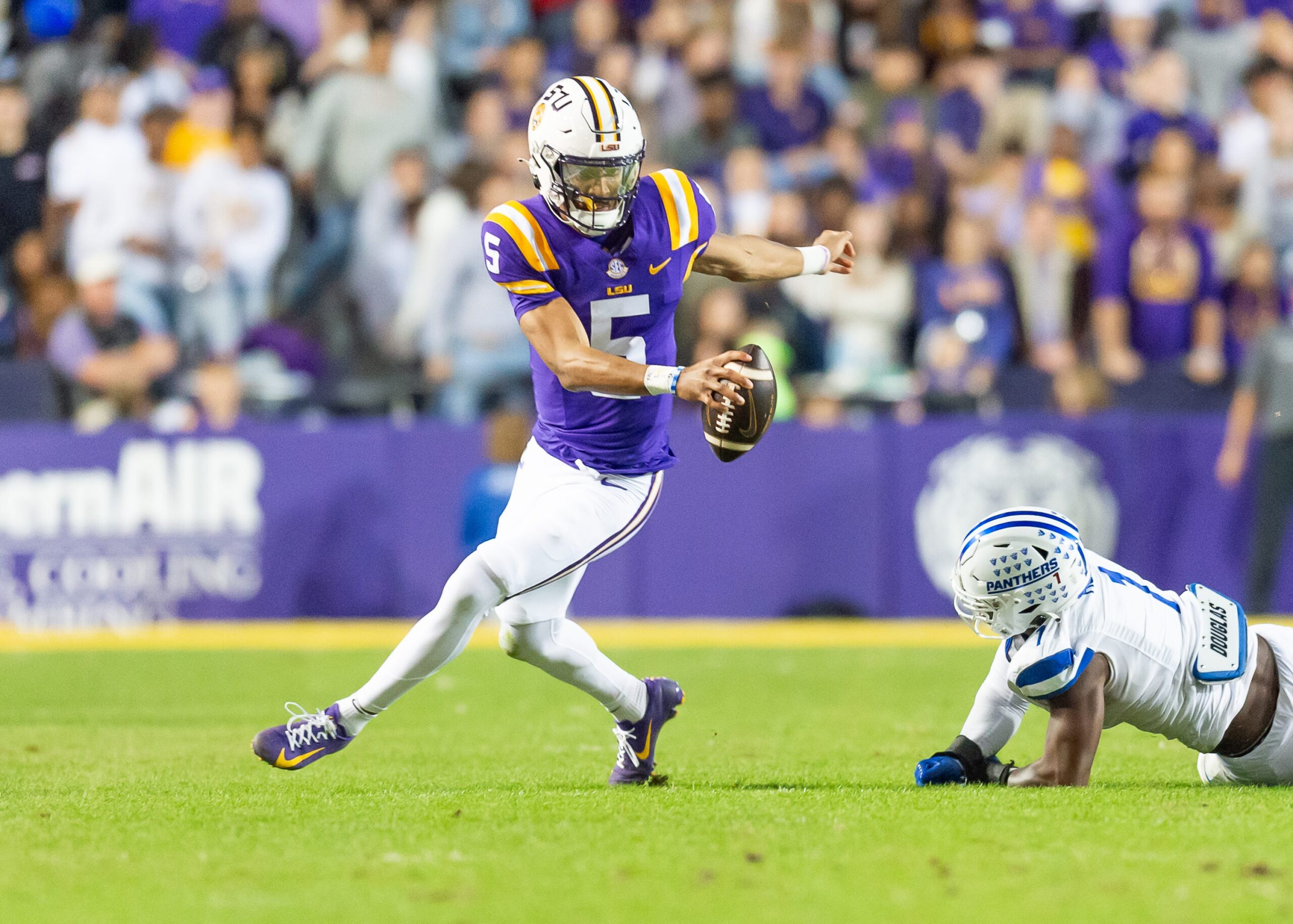 Quarterback Jayden Daniels 5 runs the ball as the LSU Tigers take on Georgia State in Tiger Stadium in Baton Rouge, Louisiana, November 18, 2023. (Scott Clause/USA TODAY Network)