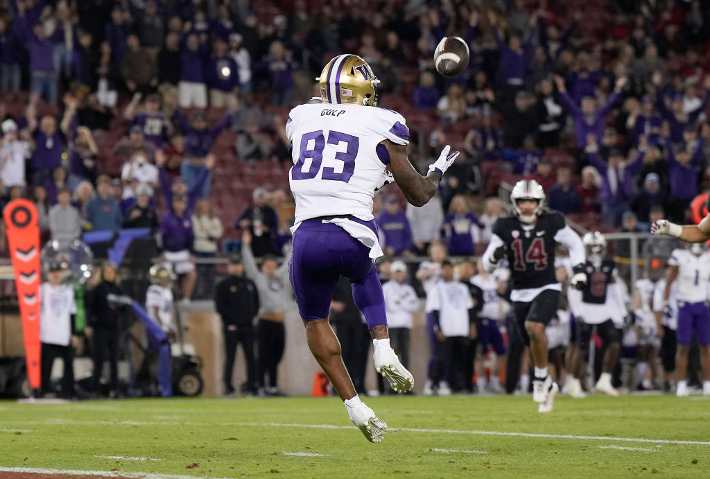 STANFORD, CALIFORNIA - OCTOBER 28: Devin Culp #83 of the Washington Huskies catches a touchdown pass against the Stanford Cardinal in the fourth quarter at Stanford Stadium on October 28, 2023 in Stanford, California. (Photo by Thearon W. Henderson/Getty Images)