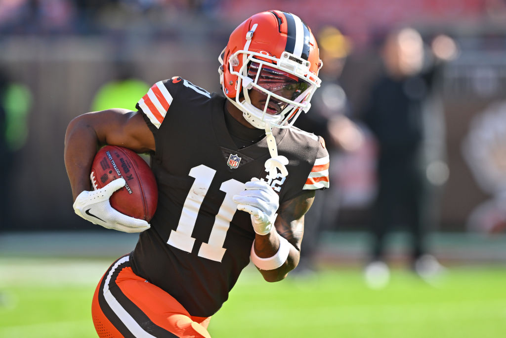 CLEVELAND, OHIO - NOVEMBER 19: Donovan Peoples-Jones #11 of the Cleveland Browns warms up before the game against the Pittsburgh Steelers at Cleveland Browns Stadium on November 19, 2023 in Cleveland, Ohio. (Photo by Jason Miller/Getty Images)