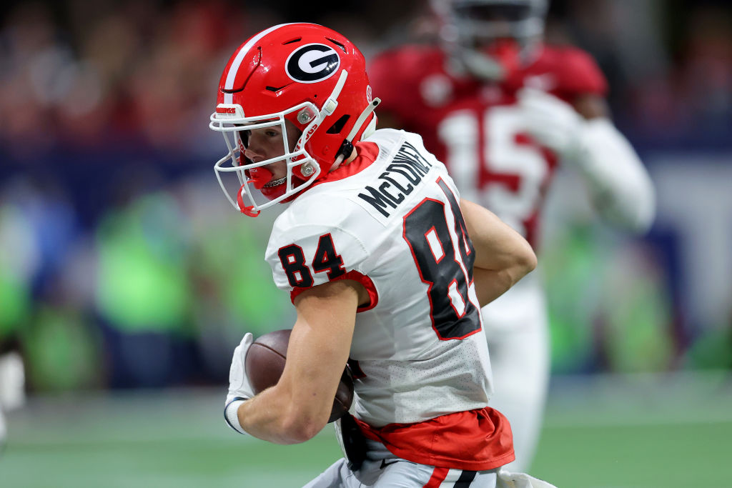 ATLANTA, GEORGIA - DECEMBER 02: Ladd McConkey #84 of the Georgia Bulldogs makes a catch during the first quarter against the Alabama Crimson Tide in the SEC Championship at Mercedes-Benz Stadium on December 02, 2023 in Atlanta, Georgia. (Photo by Kevin C. Cox/Getty Images)