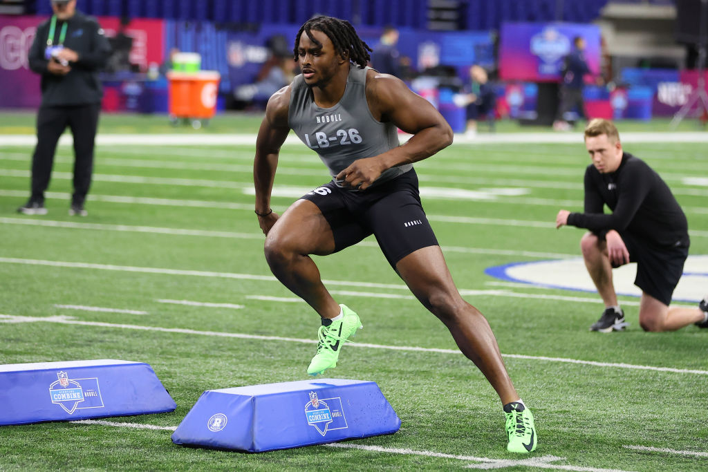 INDIANAPOLIS, INDIANA - FEBRUARY 29: Dallas Turner #LB26 of Alabama participates in a drill during the NFL Combine at Lucas Oil Stadium on February 29, 2024 in Indianapolis, Indiana. (Photo by Stacy Revere/Getty Images)