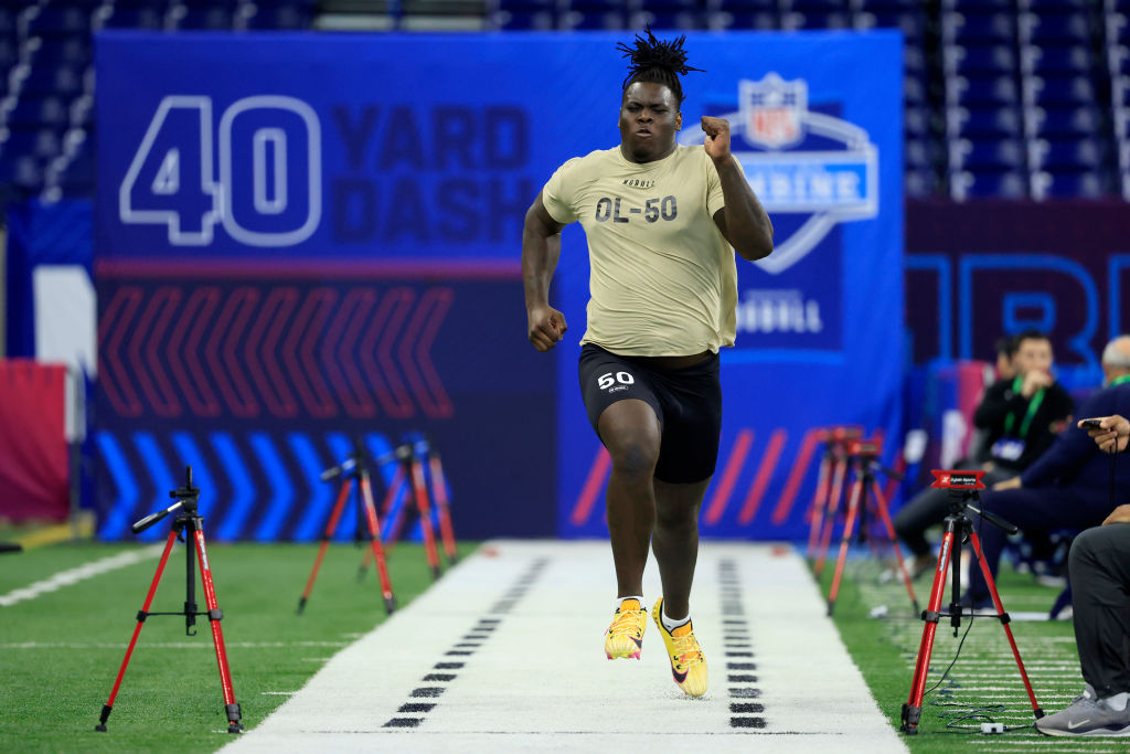 INDIANAPOLIS, INDIANA - MARCH 03: Amarius Mims #OL50 of Georgia participates in the 40-yard dash during the NFL Combine at Lucas Oil Stadium on March 03, 2024 in Indianapolis, Indiana. (Photo by Justin Casterline/Getty Images)