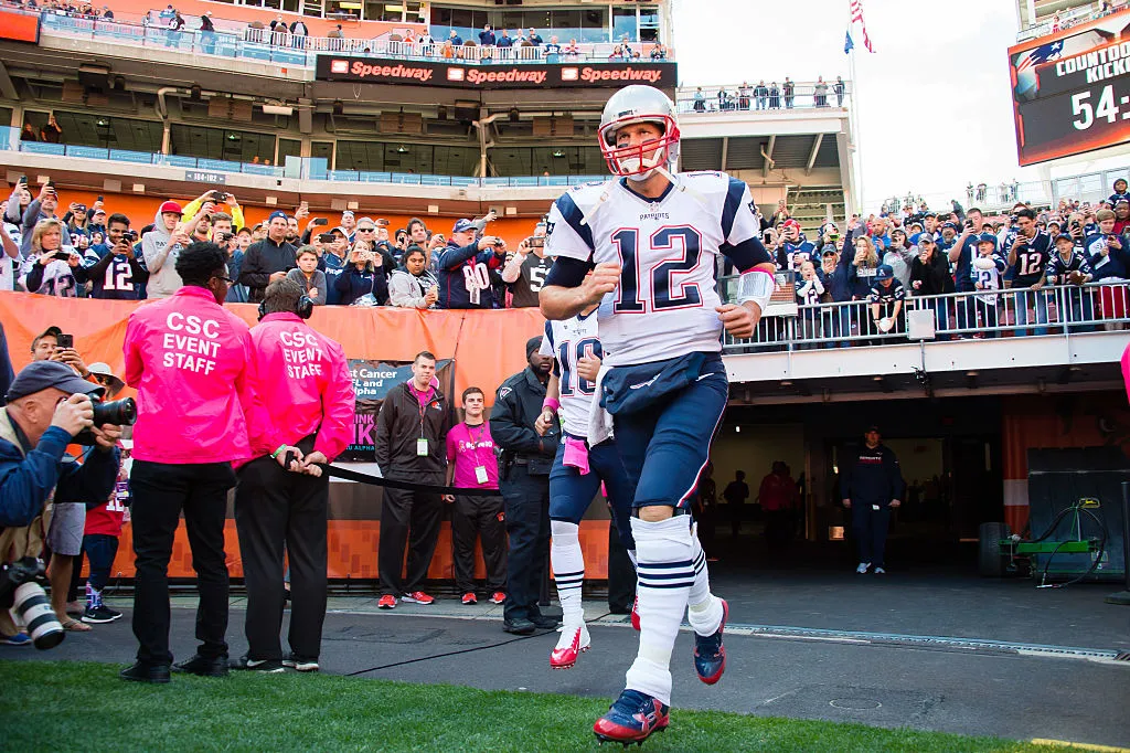 CLEVELAND, OH - OCTOBER 9: Quarterback Tom Brady #12 of the New England Patriots runs onto the field prior to the game against the Cleveland Browns at FirstEnergy Stadium on October 9, 2016 in Cleveland, Ohio. (Photo by Jason Miller/Getty Images)