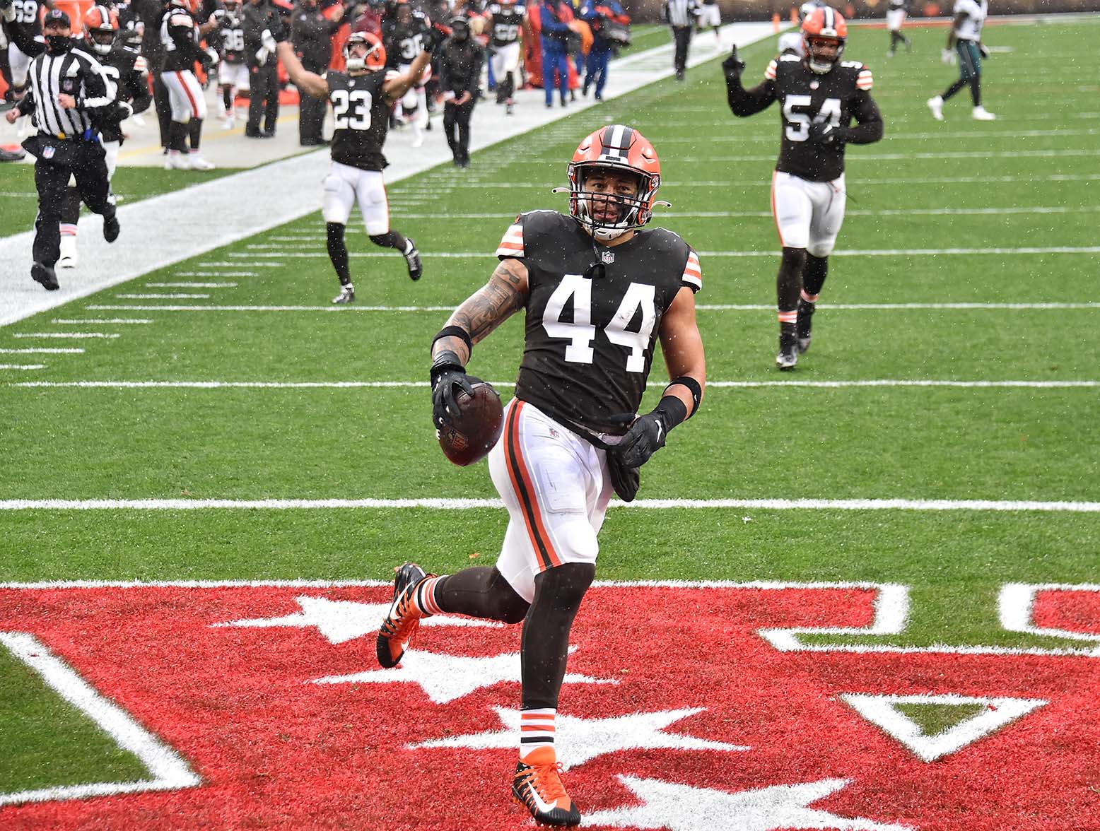 CLEVELAND, OHIO - NOVEMBER 22: Sione Takitaki #44 of the Cleveland Browns celebrates a touchdown during the first half against the Philadelphia Eagles at FirstEnergy Stadium on November 22, 2020 in Cleveland, Ohio. (Photo by Jason Miller/Getty Images)