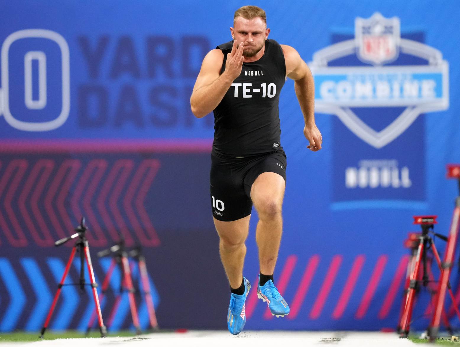 Mar 1, 2024; Indianapolis, IN, USA; Illinois tight end Tip Reiman (TE10) works out during the 2024 NFL Combine at Lucas Oil Stadium. Credit: Kirby Lee-USA TODAY Sports