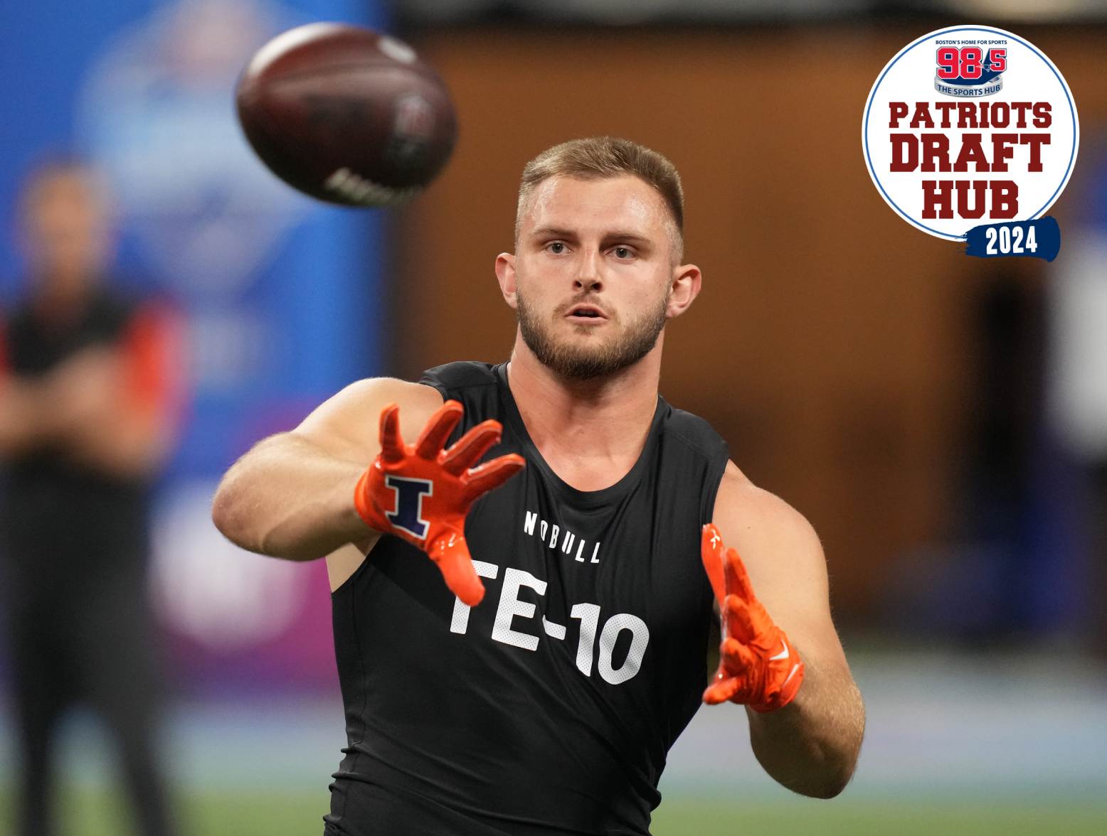 Mar 1, 2024; Indianapolis, IN, USA; Illinois tight end Tip Reiman (TE10) works out during the 2024 NFL Combine at Lucas Oil Stadium. Credit: Kirby Lee-USA TODAY Sports