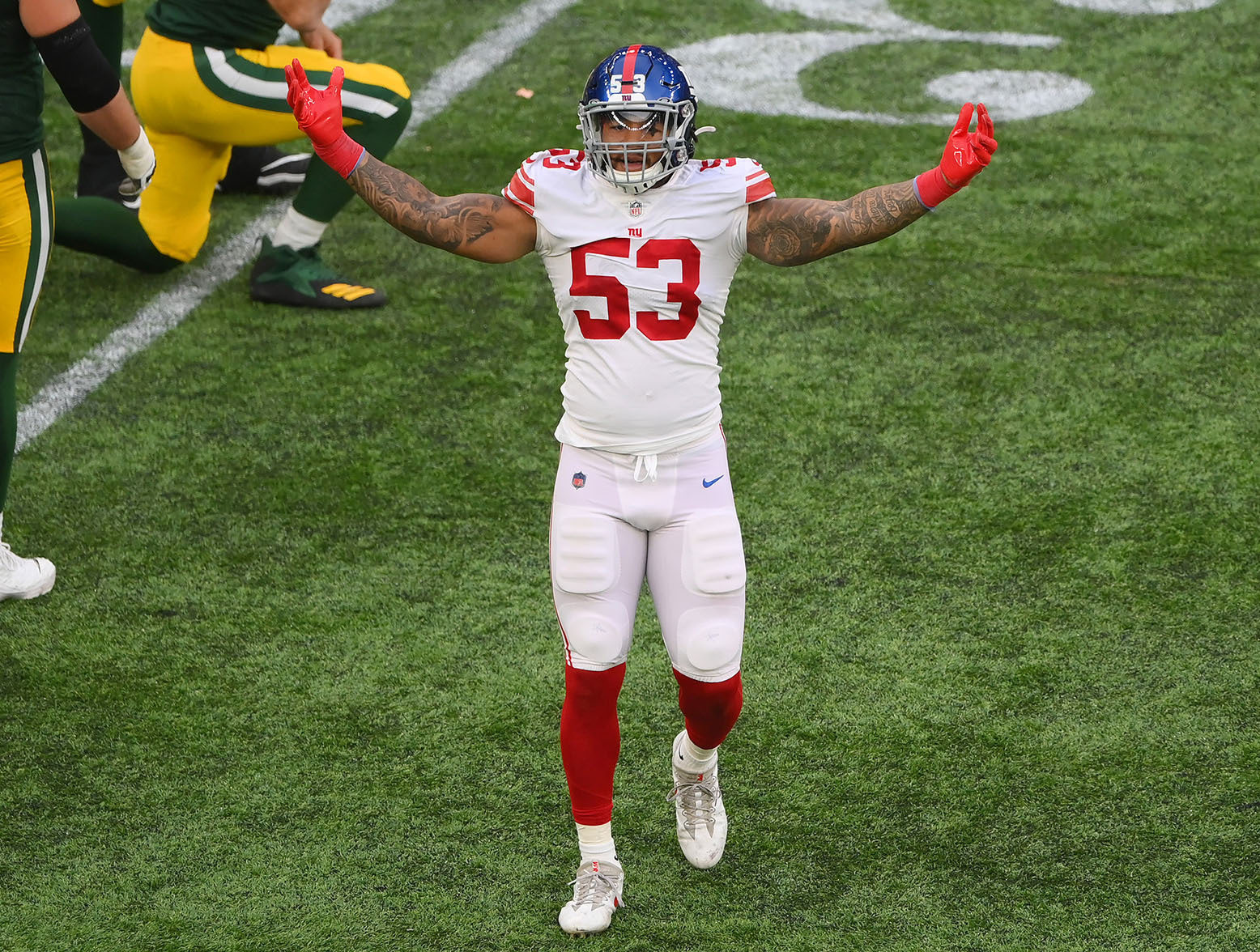 LONDON, ENGLAND - OCTOBER 09: Oshane Ximines #53 of the New York Giants celebrates a sack on Aaron Rodgers #12 of the Green Bay Packers in the fourth quarter to win the game during the NFL match between New York Giants and Green Bay Packers at Tottenham Hotspur Stadium on October 09, 2022 in London, England. (Photo by Mike Hewitt/Getty Images)