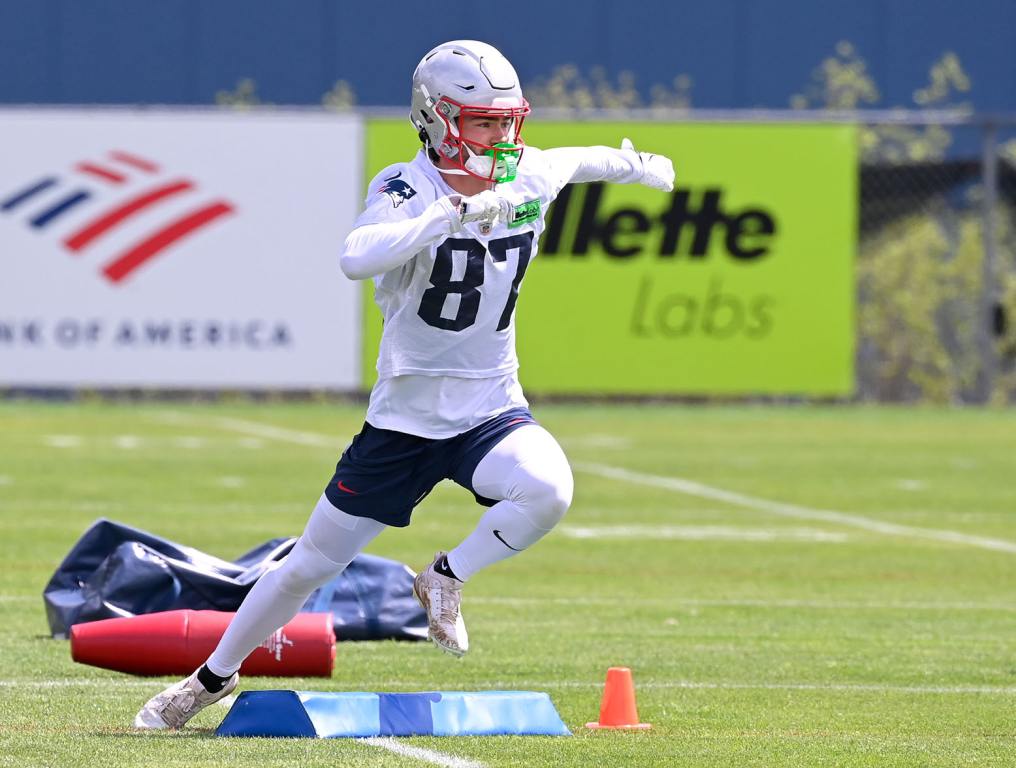 Patriots fill open roster spot with rookie wide receiver