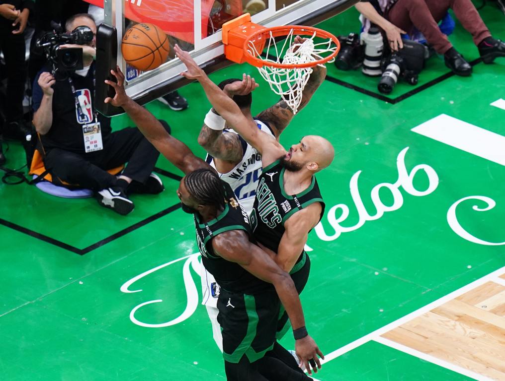 Derrick White makes clutch block to seal Game 2 for Celtics