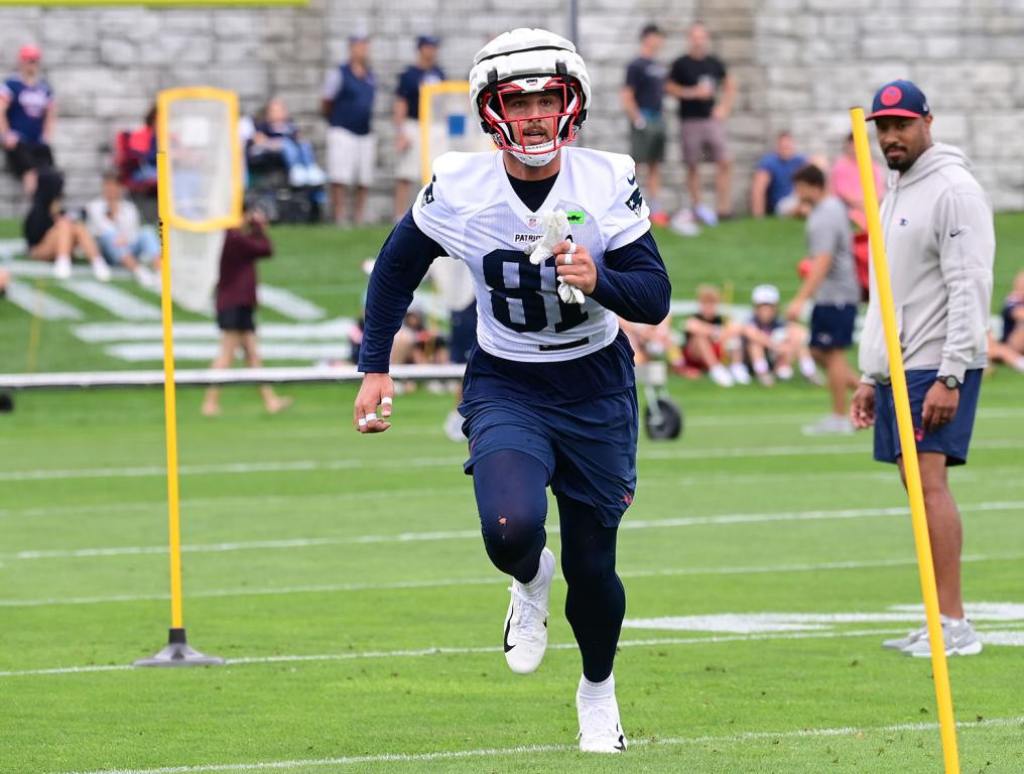 Jul 24, 2024; Foxborough, MA, USA; New England Patriots tight end Austin Hooper (81) runs through a drill during training camp at Gillette Stadium. Mandatory Credit: Eric Canha-USA TODAY Sports