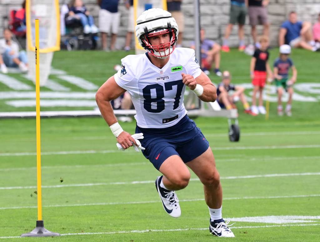 Jul 24, 2024; Foxborough, MA, USA; New England Patriots tight end Mitchell Wilcox (87) runs through a drill during training camp at Gillette Stadium. Credit: Eric Canha-USA TODAY Sports