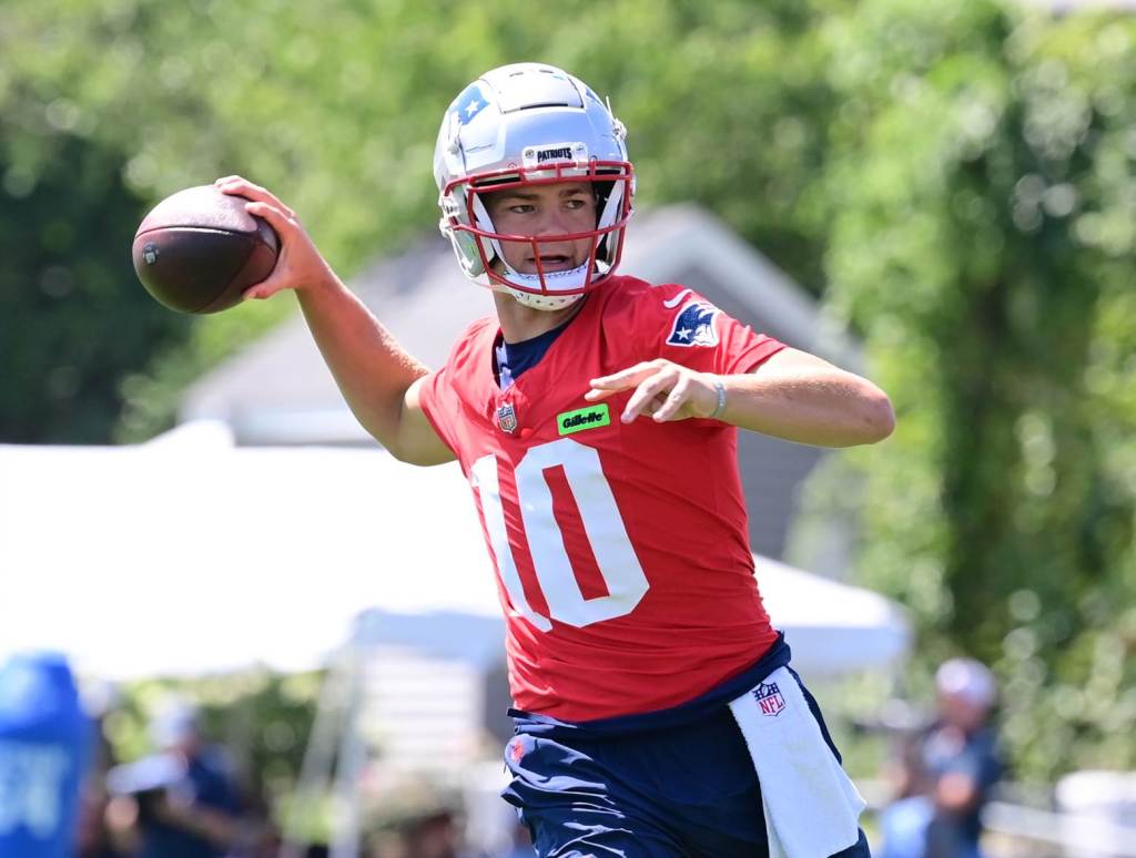 Jul 26, 2024; Foxborough, MA, USA; New England Patriots quarterback Drake Maye (10) throws a pass during training camp at Gillette Stadium. Credit: Eric Canha-USA TODAY Sports