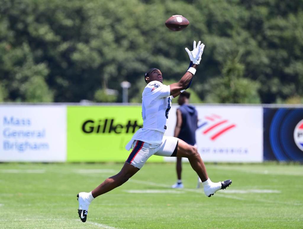 Jul 26, 2024; Foxborough, MA, USA; New England Patriots wide receiver Javon Baker (6) makes a catch during training camp at Gillette Stadium. Credit: Eric Canha-USA TODAY Sports