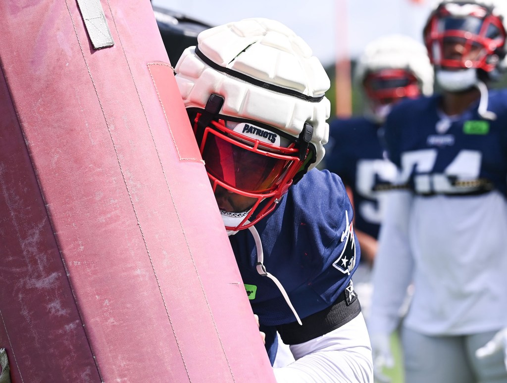 Anfernee Jennings at Patriots training camp