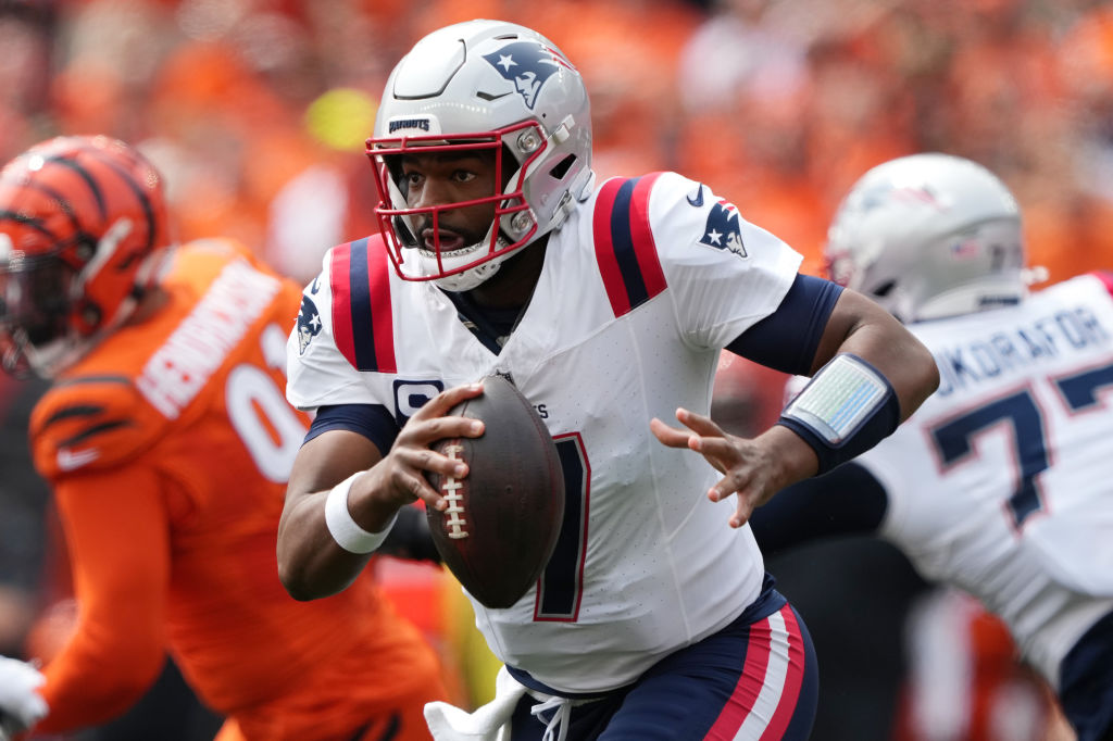 CINCINNATI, OHIO - SEPTEMBER 08: Jacoby Brissett #7 of the New England Patriots scrambles with the ball in the first quarter of the game against the Cincinnati Bengals at Paycor Stadium on September 08, 2024 in Cincinnati, Ohio. (Photo by Dylan Buell/Getty Images)