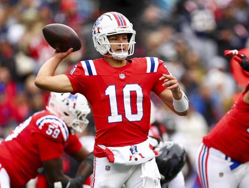 FOXBOROUGH, MASSACHUSETTS - OCTOBER 13: Drake Maye #10 of the New England Patriots throws a pass in his first NFL start against the Houston Texans during the first half at Gillette Stadium on October 13, 2024 in Foxborough, Massachusetts. (Photo by Maddie Meyer/Getty Images)