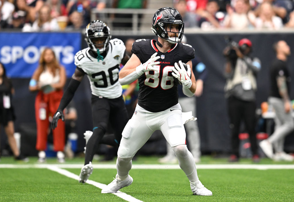 HOUSTON, TEXAS - SEPTEMBER 29: Dalton Schultz #86 of the Houston Texans carries the ball against the Jacksonville Jaguars during the first half of the game at NRG Stadium on September 29, 2024 in Houston, Texas. (Photo by Jack Gorman/Getty Images)