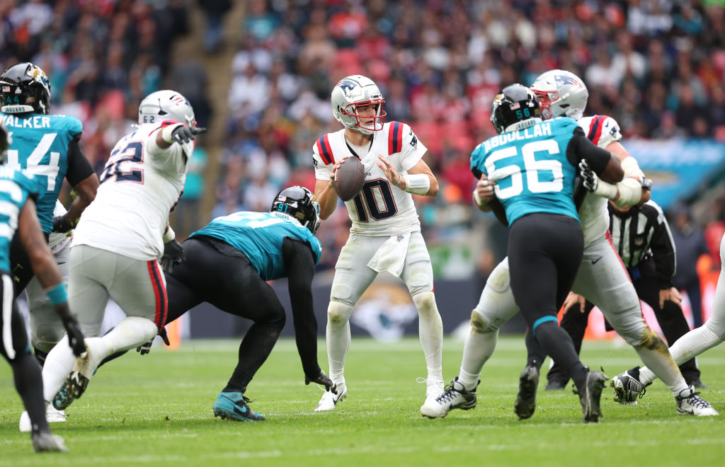 LONDON, ENGLAND - OCTOBER 20: Drake Maye of New England Patriots passes the ball during the NFL match between New England Patriots and Jacksonville Jaguars at Wembley Stadium on October 20, 2024 in London, England. (Photo by Julian Finney/Getty Images)