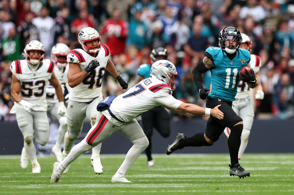 LONDON, ENGLAND - OCTOBER 20: Parker Washington of Jacksonville Jaguars runs with the ball prior to scoring a touch down during the NFL match between New England Patriots and Jacksonville Jaguars at Wembley Stadium on October 20, 2024 in London, England. (Photo by Richard Heathcote/Getty Images)