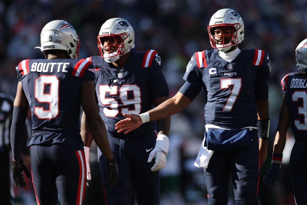 FOXBOROUGH, MASSACHUSETTS - OCTOBER 27: Jacoby Brissett #7 high fives Kayshon Boutte #9 of the New England Patriots during the third quarter against the New York Jets at Gillette Stadium on October 27, 2024 in Foxborough, Massachusetts. (Photo by Adam Glanzman/Getty Images)