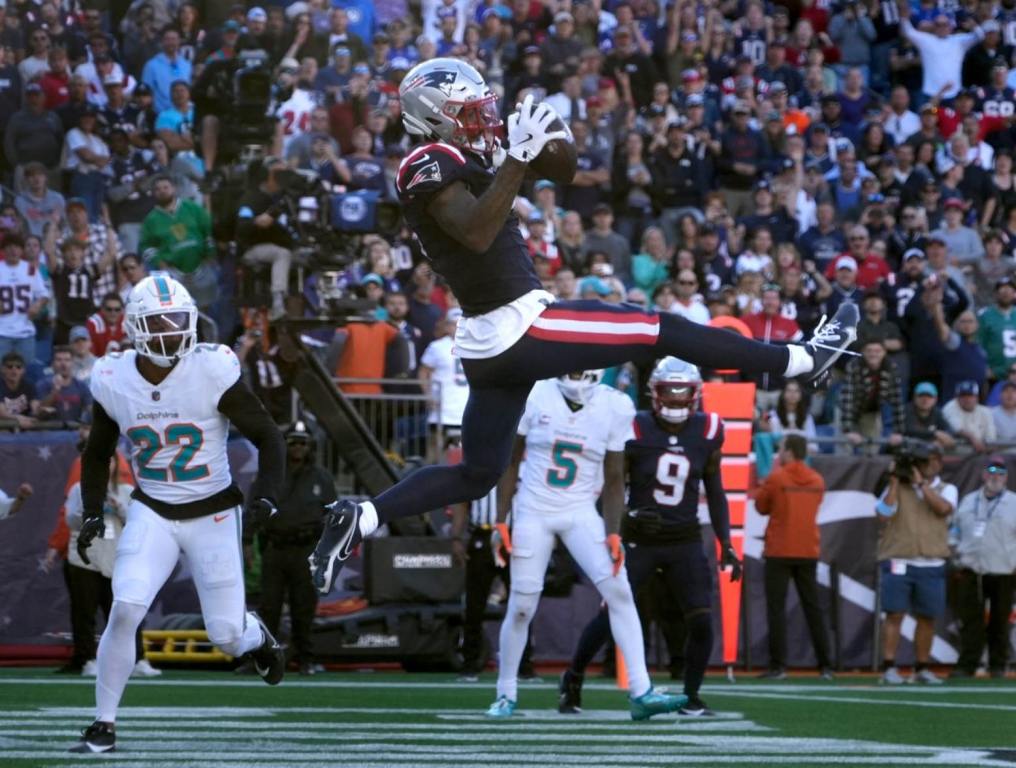 Patriots receiver Ja'Lynn Polk pulls in an endzone reception before being ruled out out of bounds due to the toe-heel rule in the final seconds of the 4th quarter. (Kris Craig/The Providence Journal/USA Today Network via Imagn Images)