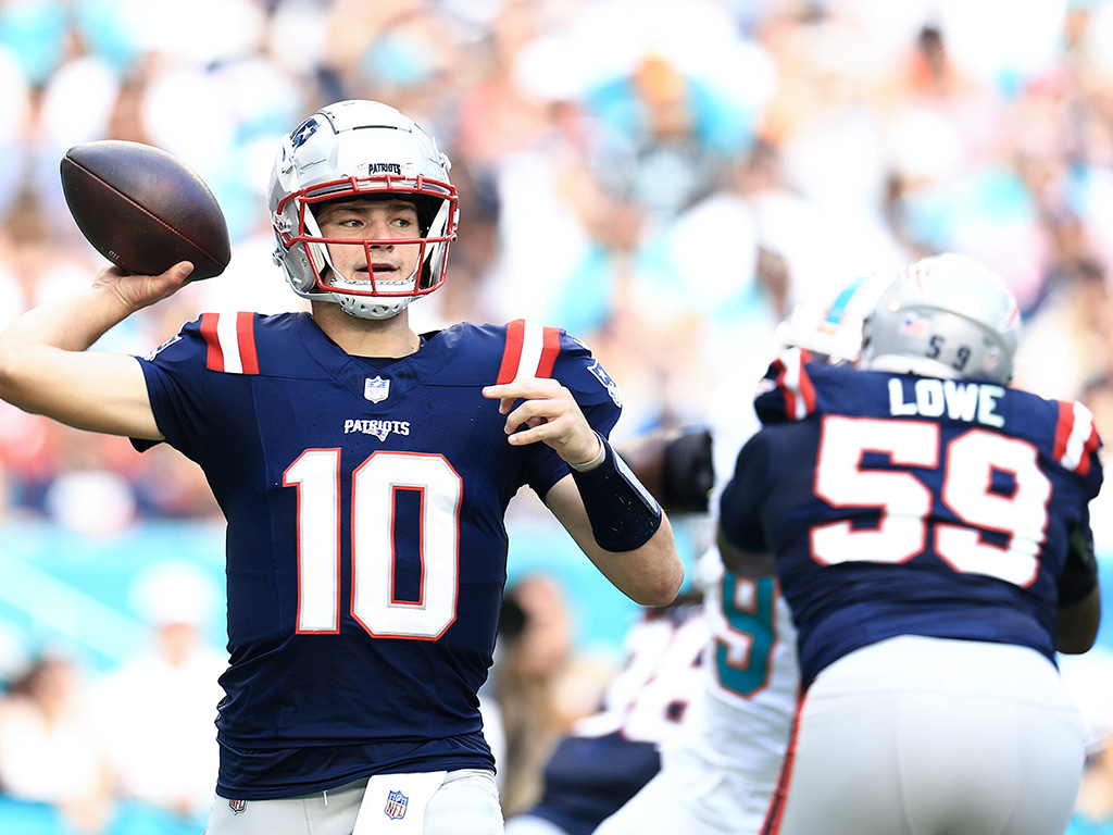 MIAMI GARDENS, FLORIDA - NOVEMBER 24: Drake Maye #10 of the New England Patriots throws a pass against the Miami Dolphins during the second quarter at Hard Rock Stadium on November 24, 2024 in Miami Gardens, Florida. (Photo by Carmen Mandato/Getty Images)